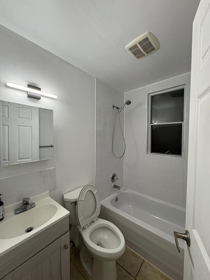 2770 Franklin St #1 - Photo 5 of 10