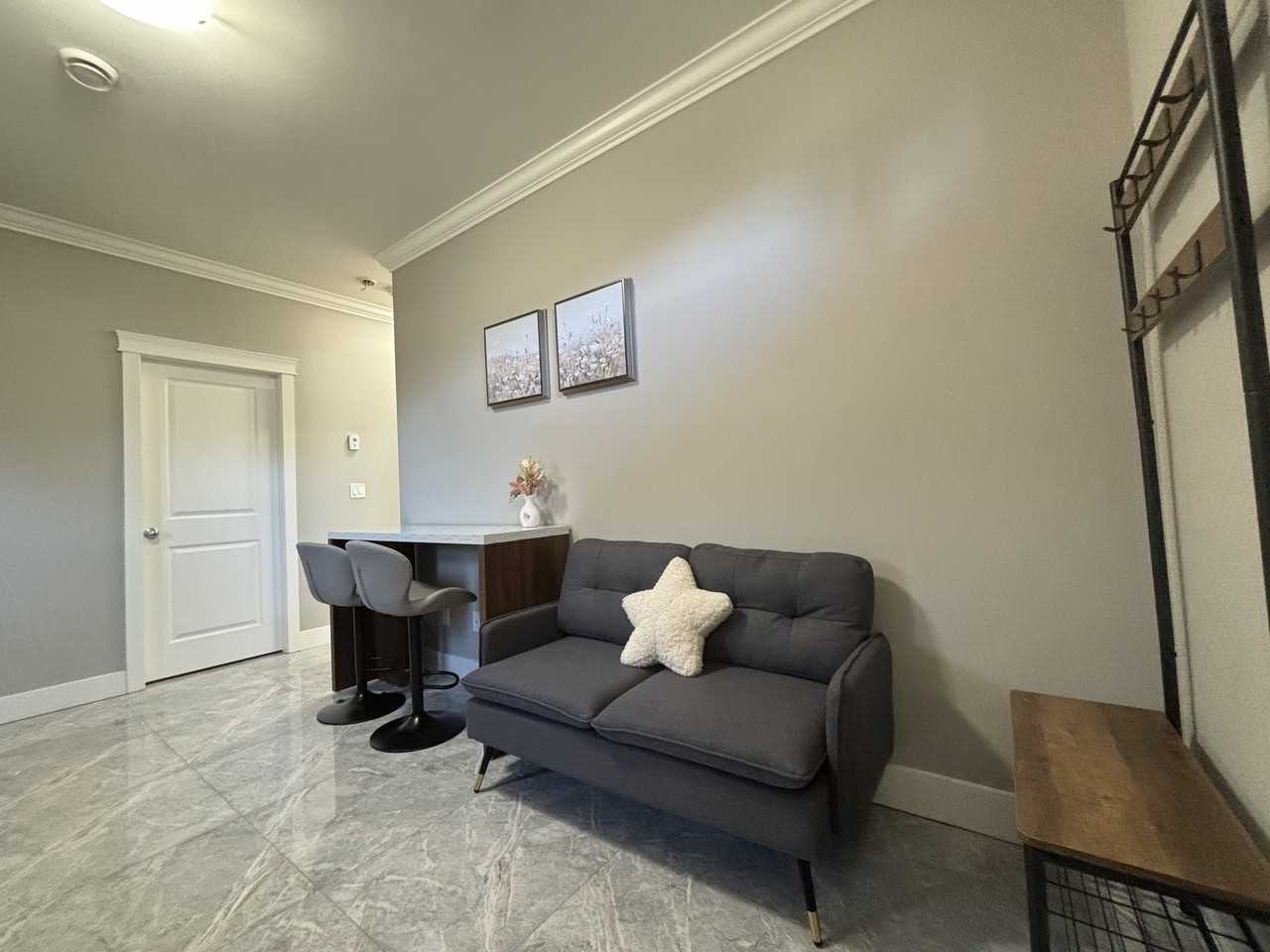 6040 Leibly Avenue - Photo 3 of 8