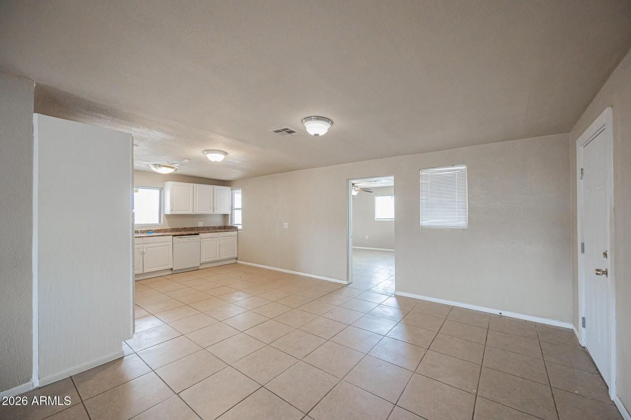 2062 E Nancy Ln - Photo 6 of 29