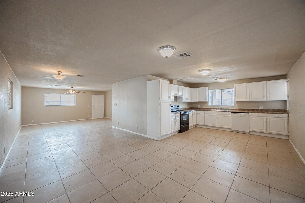 2062 E Nancy Ln - Photo 7 of 29