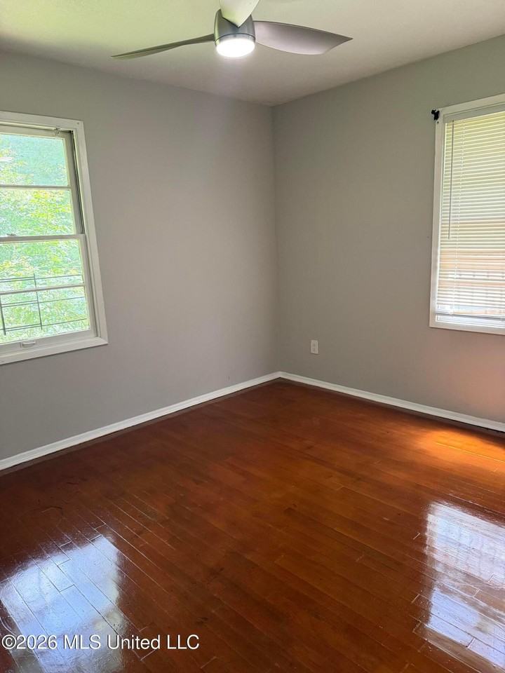 2745 Marydale Dr - Photo 5 of 16