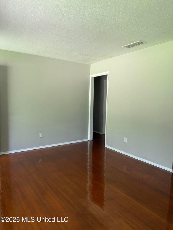 2745 Marydale Dr - Photo 6 of 16