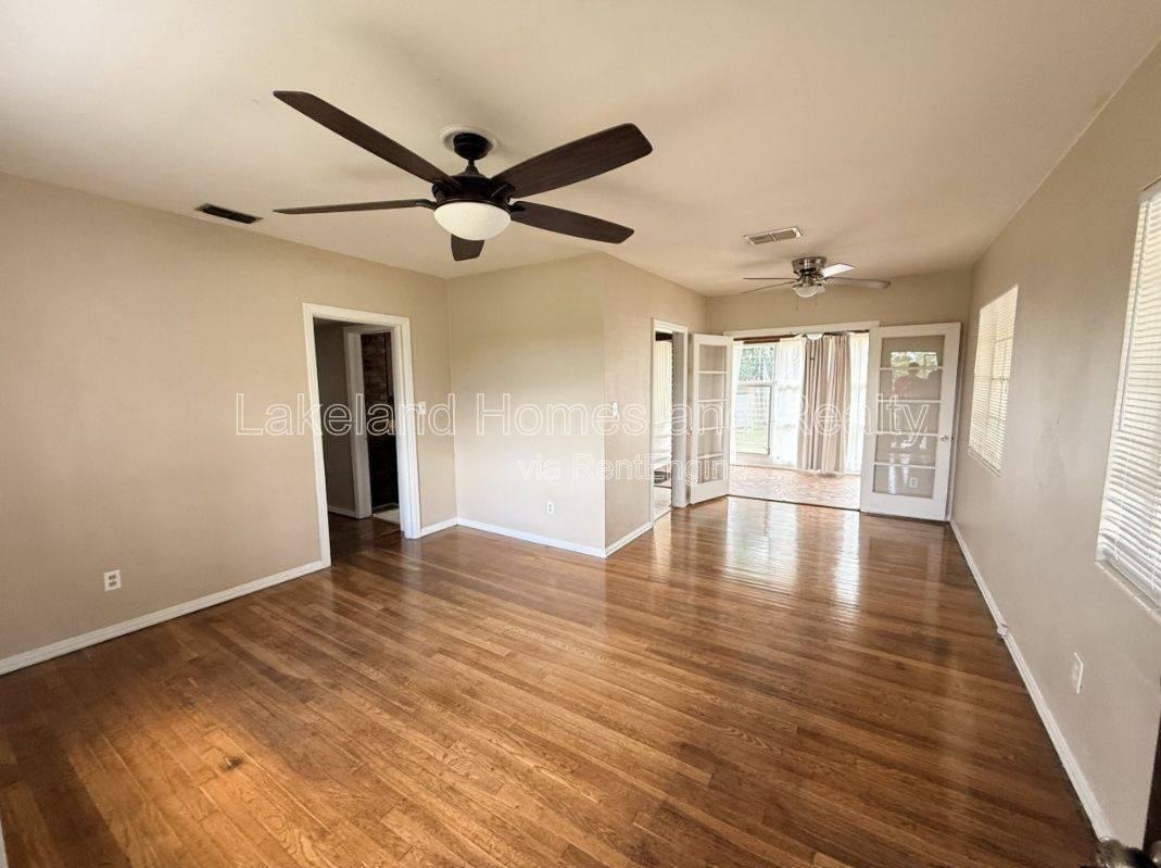 3115 Buckingham Ave - Photo 4 of 10