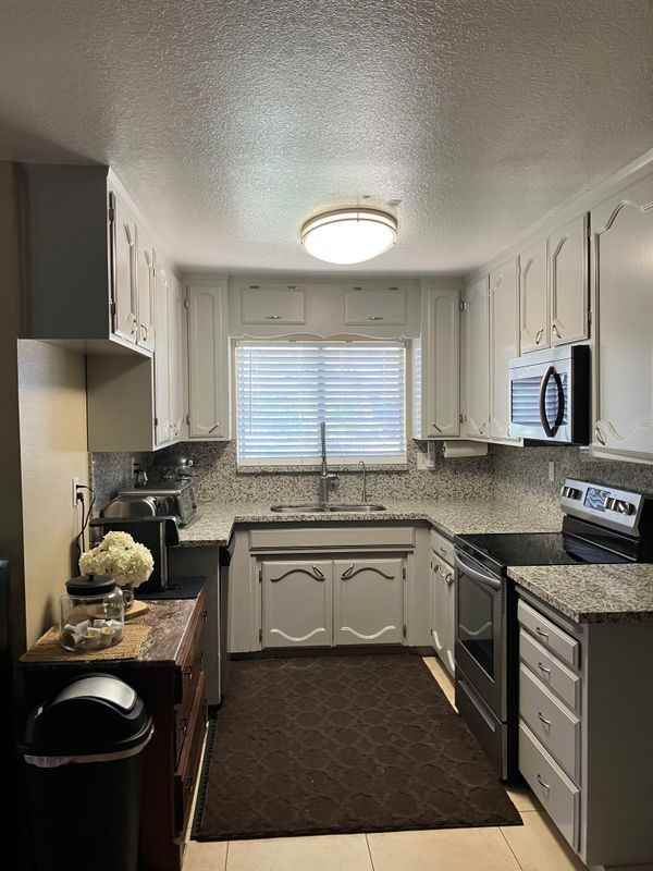 1460 Berry Dr - Photo 4 of 9