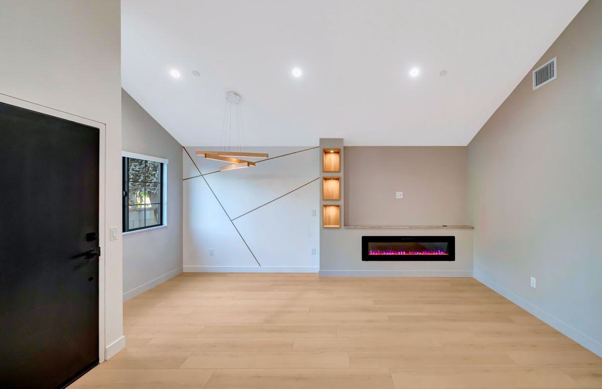 15741 Valerio St - Photo 4 of 32