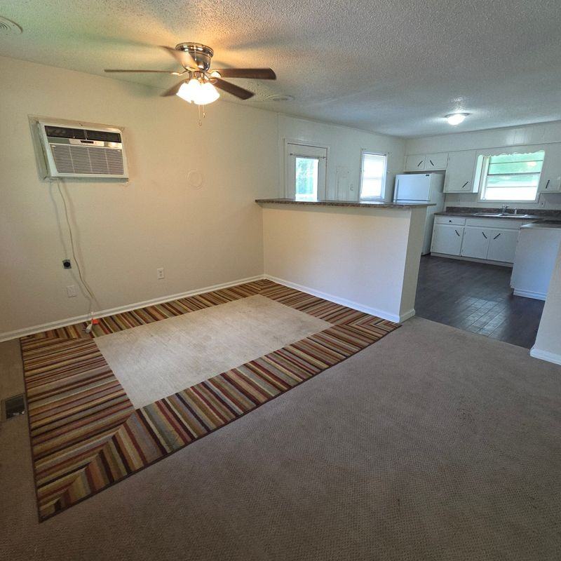 806 Mccampbell St - Photo 4 of 12