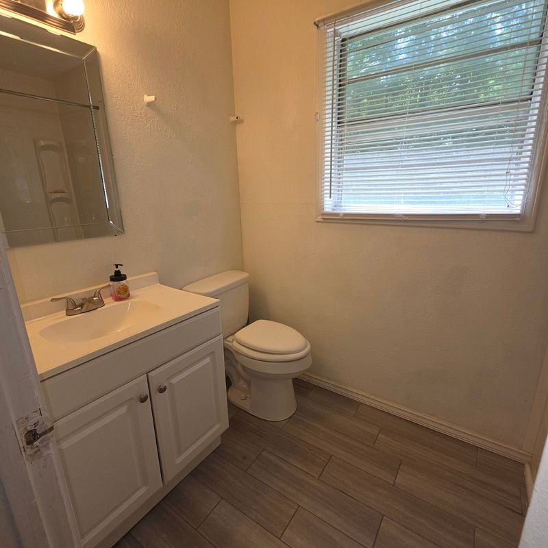 806 Mccampbell St - Photo 7 of 12