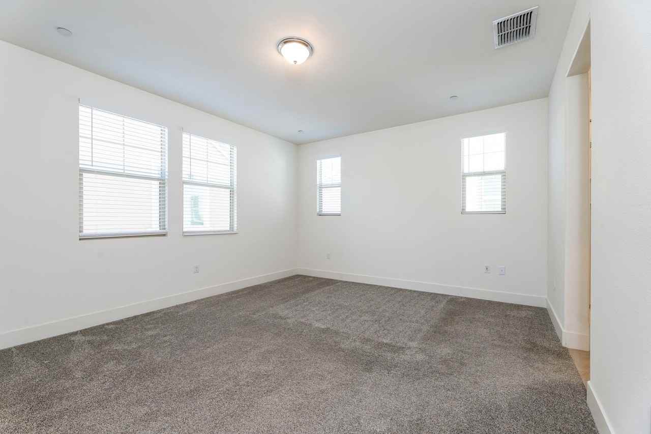 10558 Trill Way - Photo 6 of 9