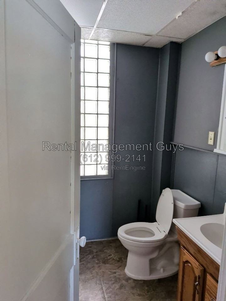 2300 W 50th St #11 - Photo 6 of 6