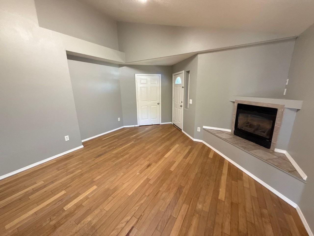 4312 Sacramento Ct Ne - Photo 3 of 28