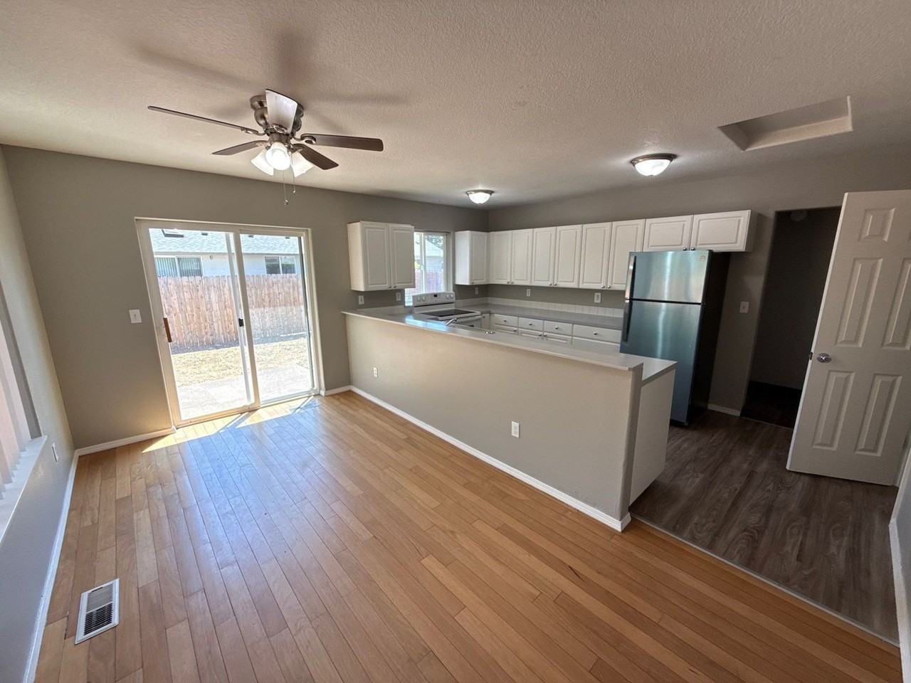 4312 Sacramento Ct Ne - Photo 6 of 28
