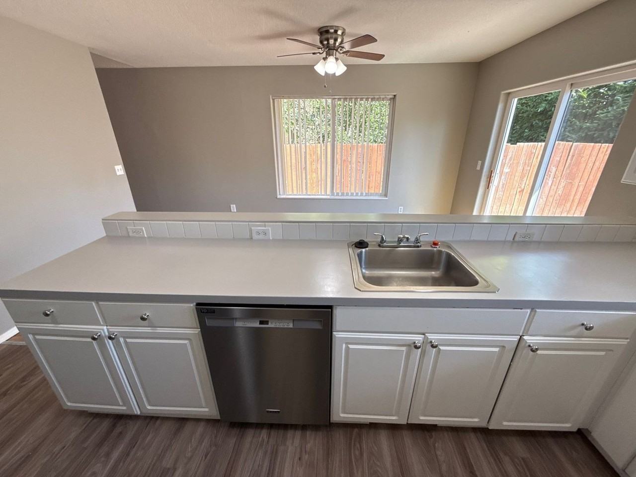 4312 Sacramento Ct Ne - Photo 7 of 28
