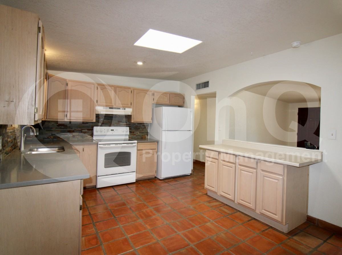 4741 N Fontana Ave - Photo 4 of 18