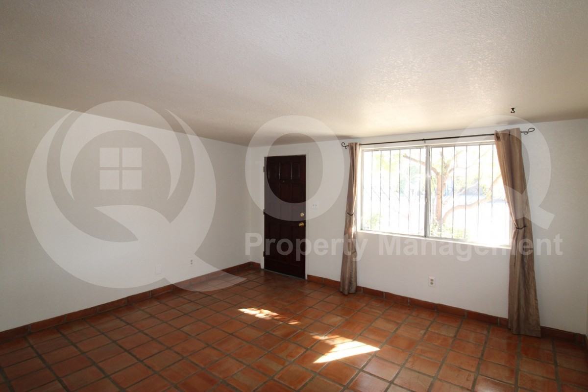4741 N Fontana Ave - Photo 6 of 18
