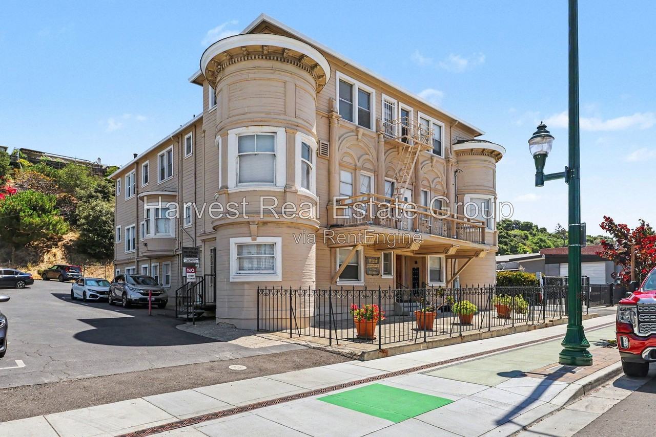 22284 Mission Blvd - Photo 2 of 14