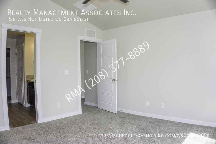 5040 N Elmstone Ave #AVE - Photo 7 of 12