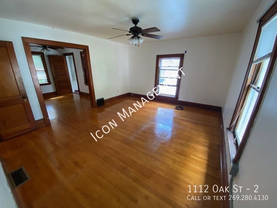 1112 Oak St #2 - Photo 2 of 7
