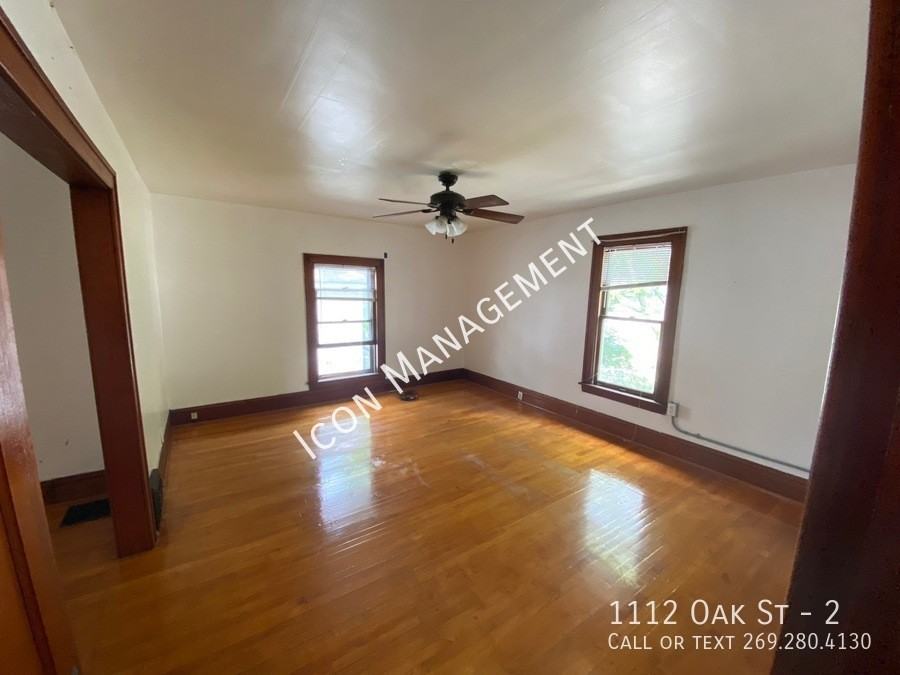 1112 Oak St #2 - Photo 4 of 7