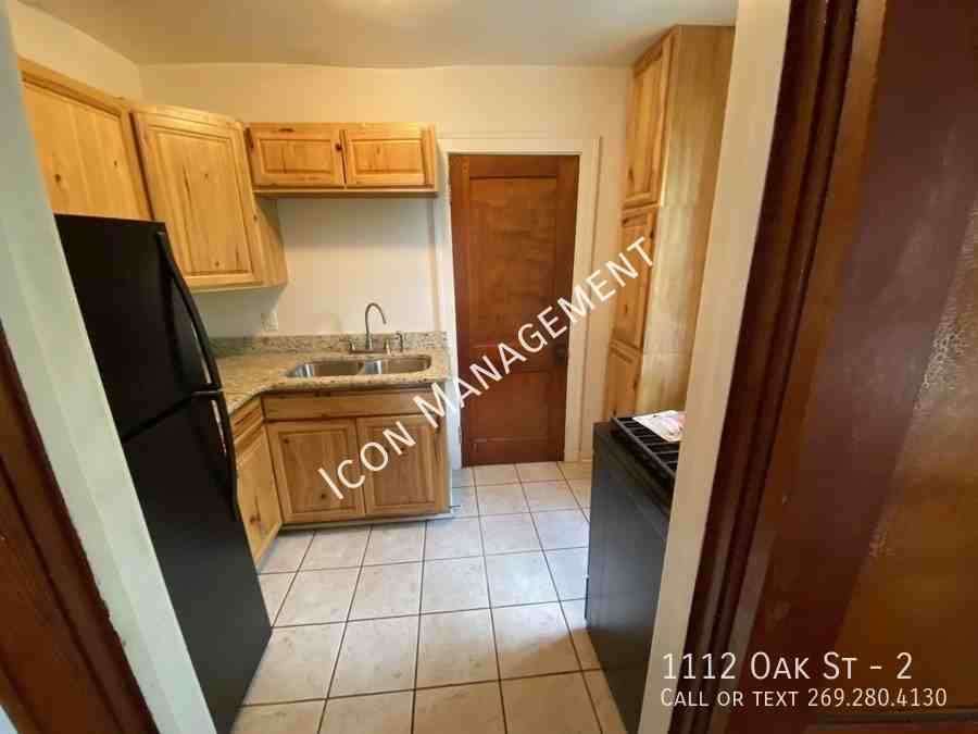 1112 Oak St #2 - Photo 6 of 7