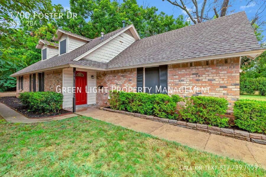1700 Foster Dr - Photo 4 of 33