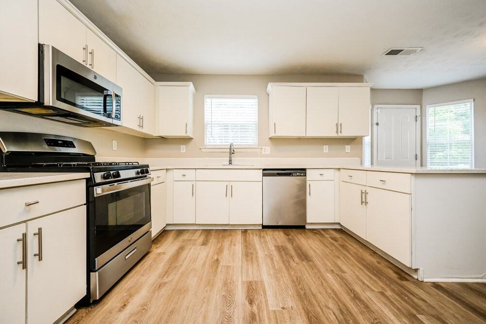 409 Grove Park Dr - Photo 6 of 17