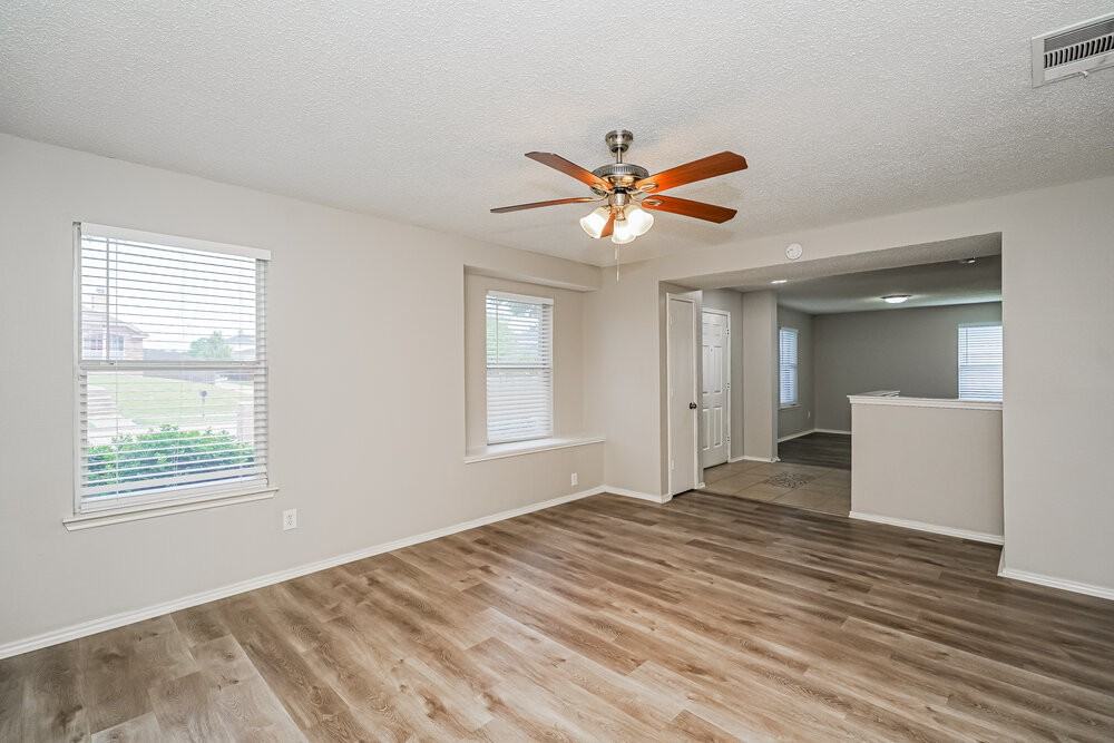 2036 Silverado Dr - Photo 4 of 17