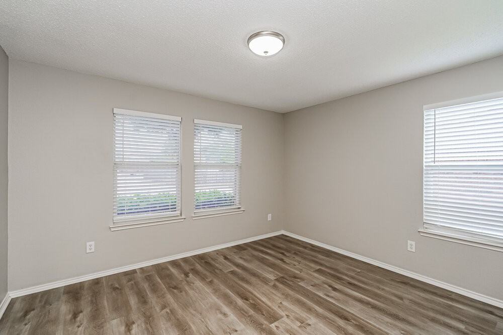 2036 Silverado Dr - Photo 5 of 17