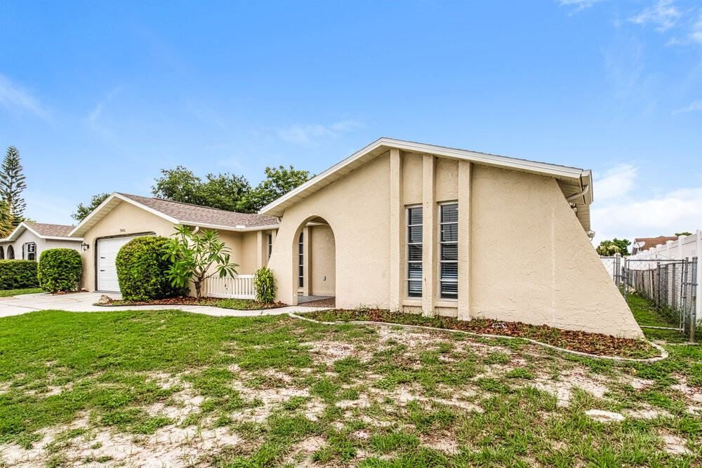 7043 Fireside Dr - Photo 3 of 16