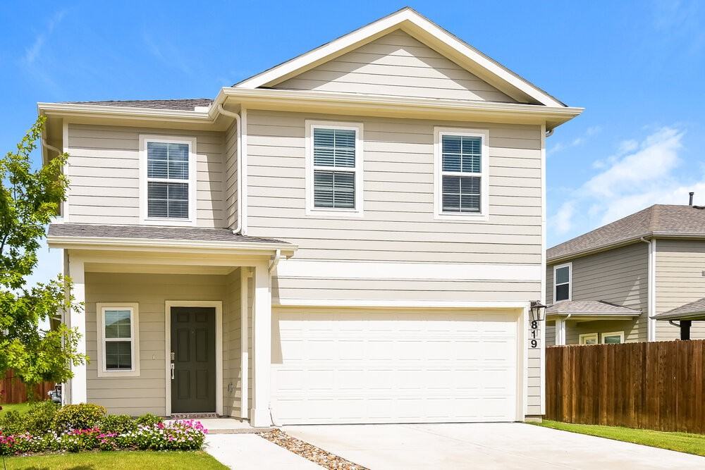 819 Brilliance Dr - Photo 4 of 17
