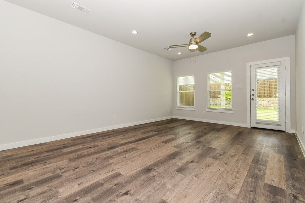 819 Brilliance Dr - Photo 5 of 17