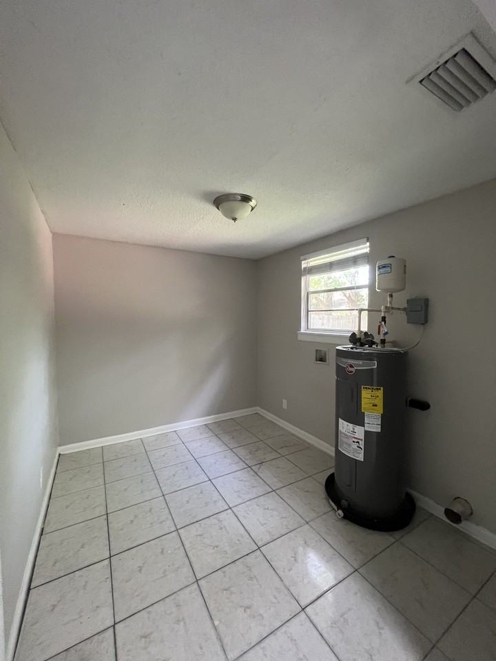 2965 Sunset St - Photo 6 of 8