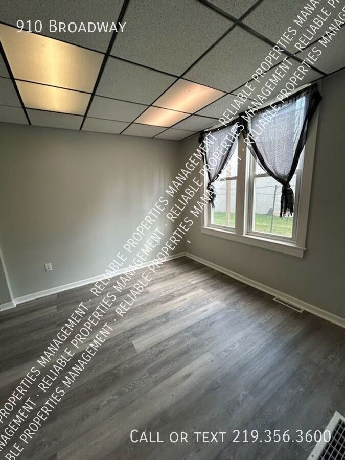 910 Broadway #1 - Photo 4 of 15