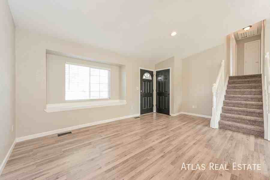 1484 S Cathay Way - Photo 2 of 20