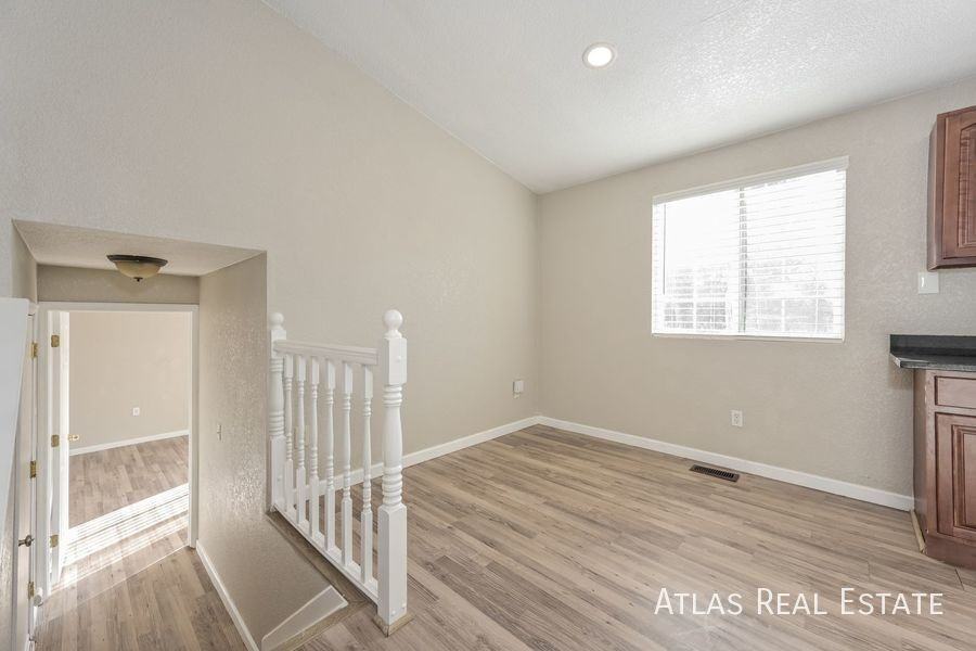 1484 S Cathay Way - Photo 4 of 20