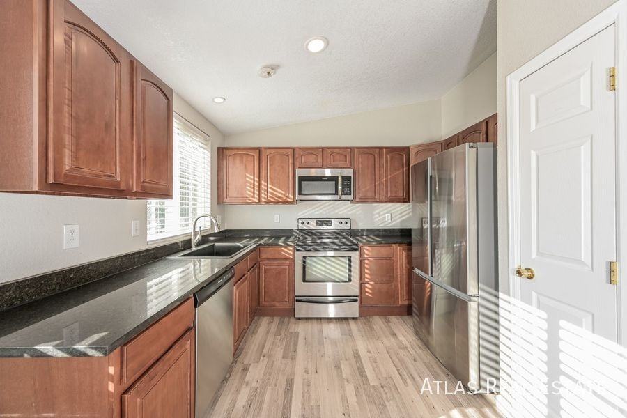 1484 S Cathay Way - Photo 6 of 20