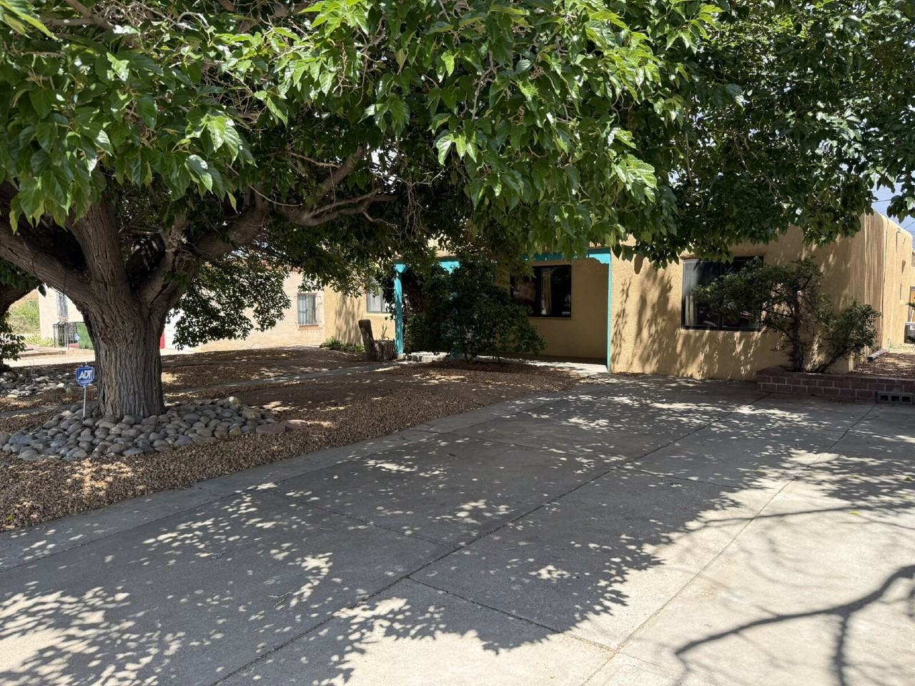 412 Laguayra Dr Ne - Photo 2 of 16