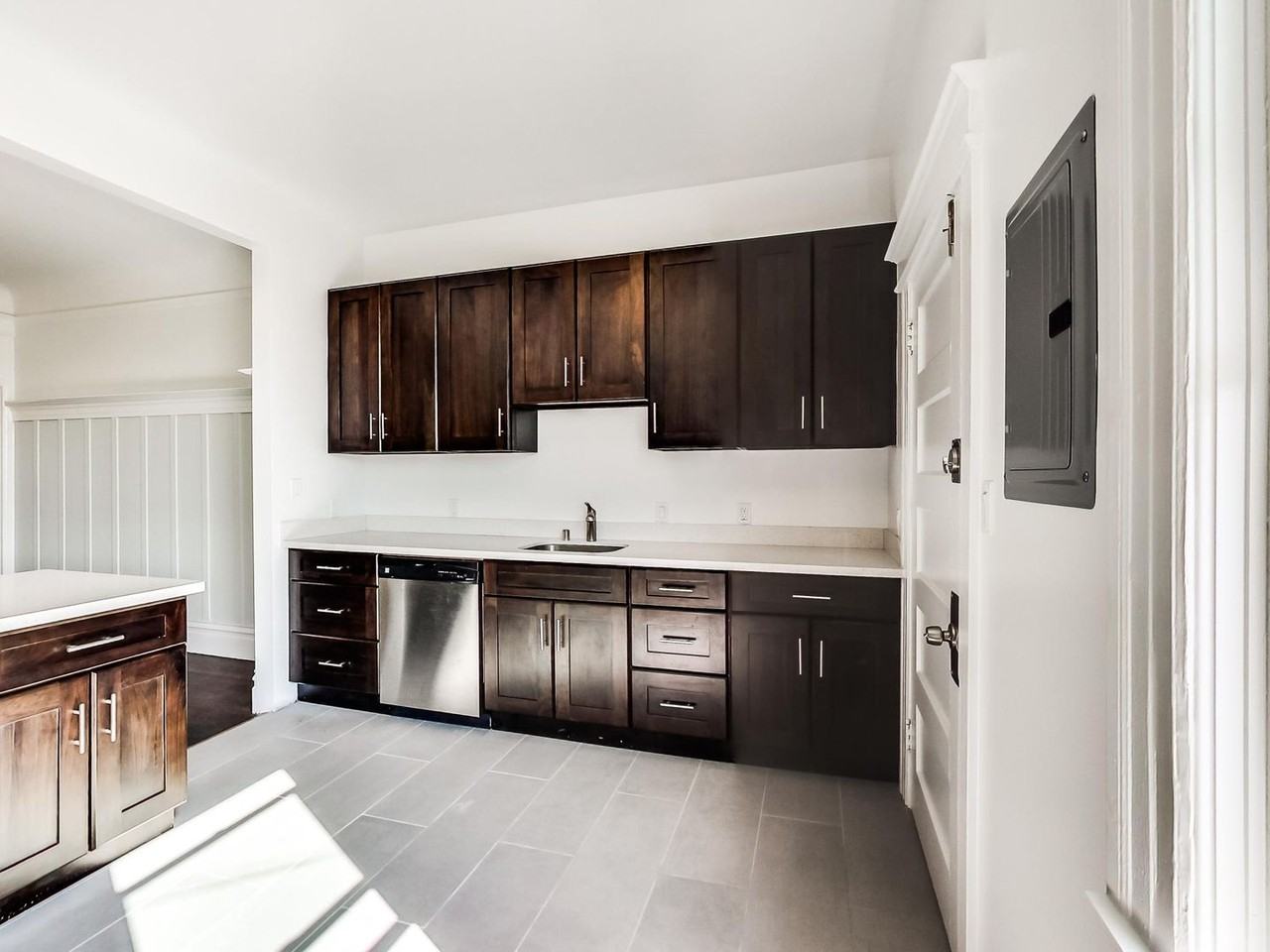 1087 Natoma St - Photo 3 of 20