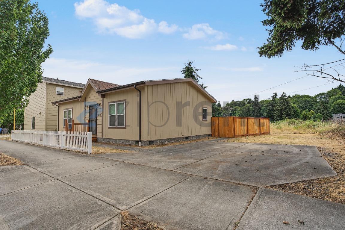 4700 E 18th St - Photo 2 of 13