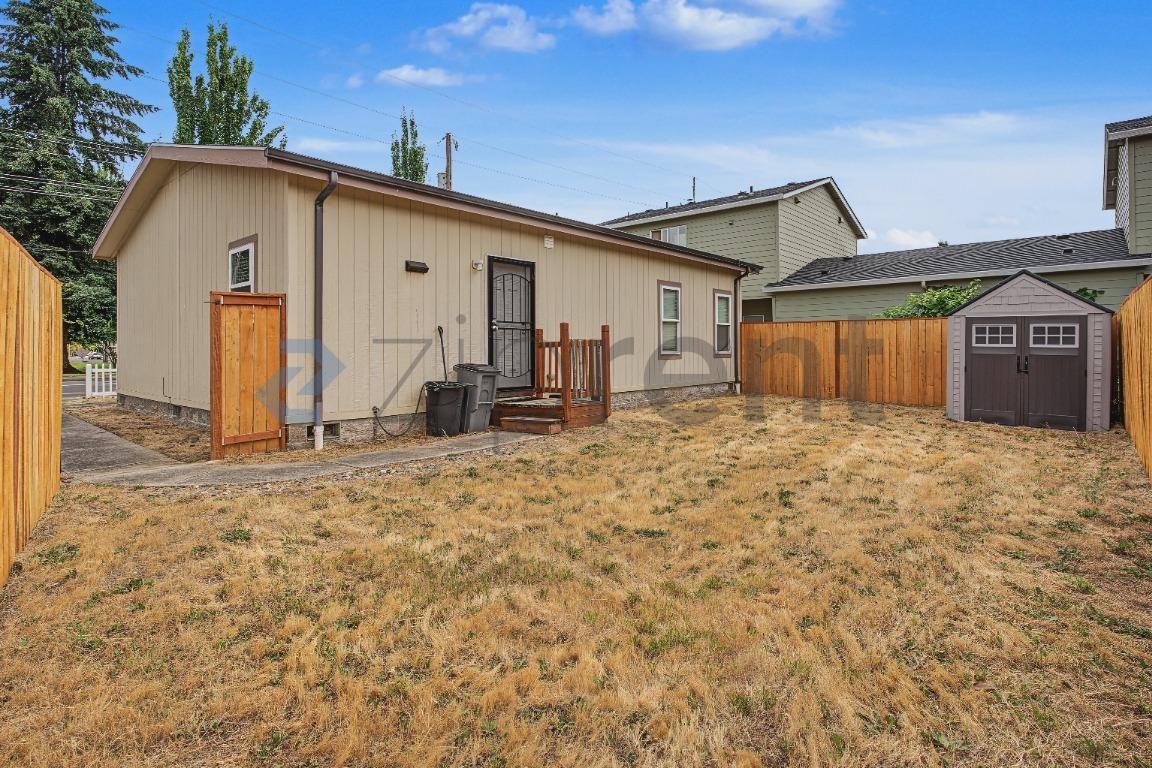 4700 E 18th St - Photo 4 of 13