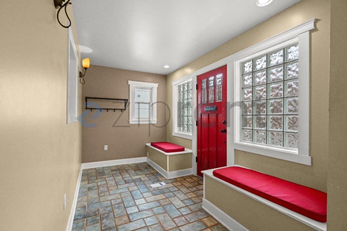 7055 12th Ave Nw - Photo 4 of 21