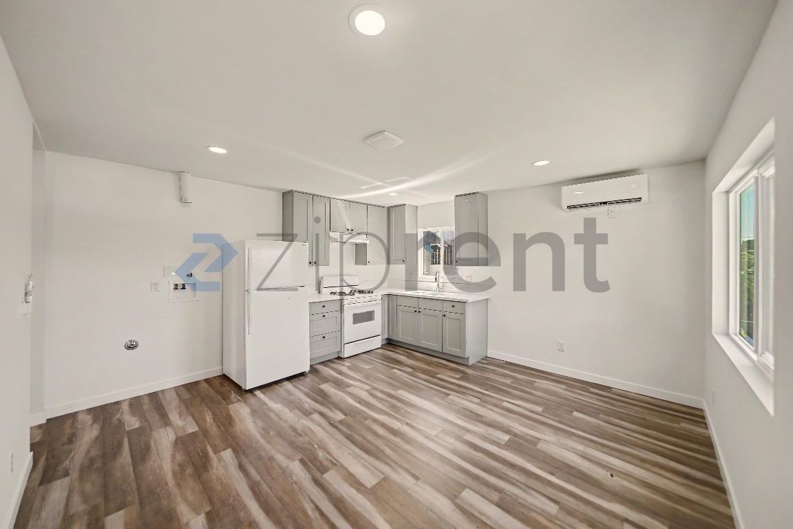 700 E 50th St - Photo 5 of 12