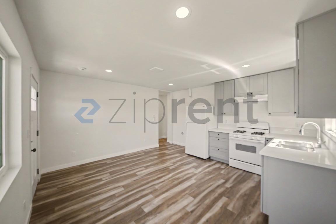 700 E 50th St - Photo 7 of 12