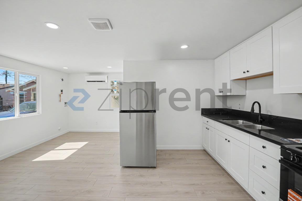 845 1/2 W 76th St - Photo 5 of 8