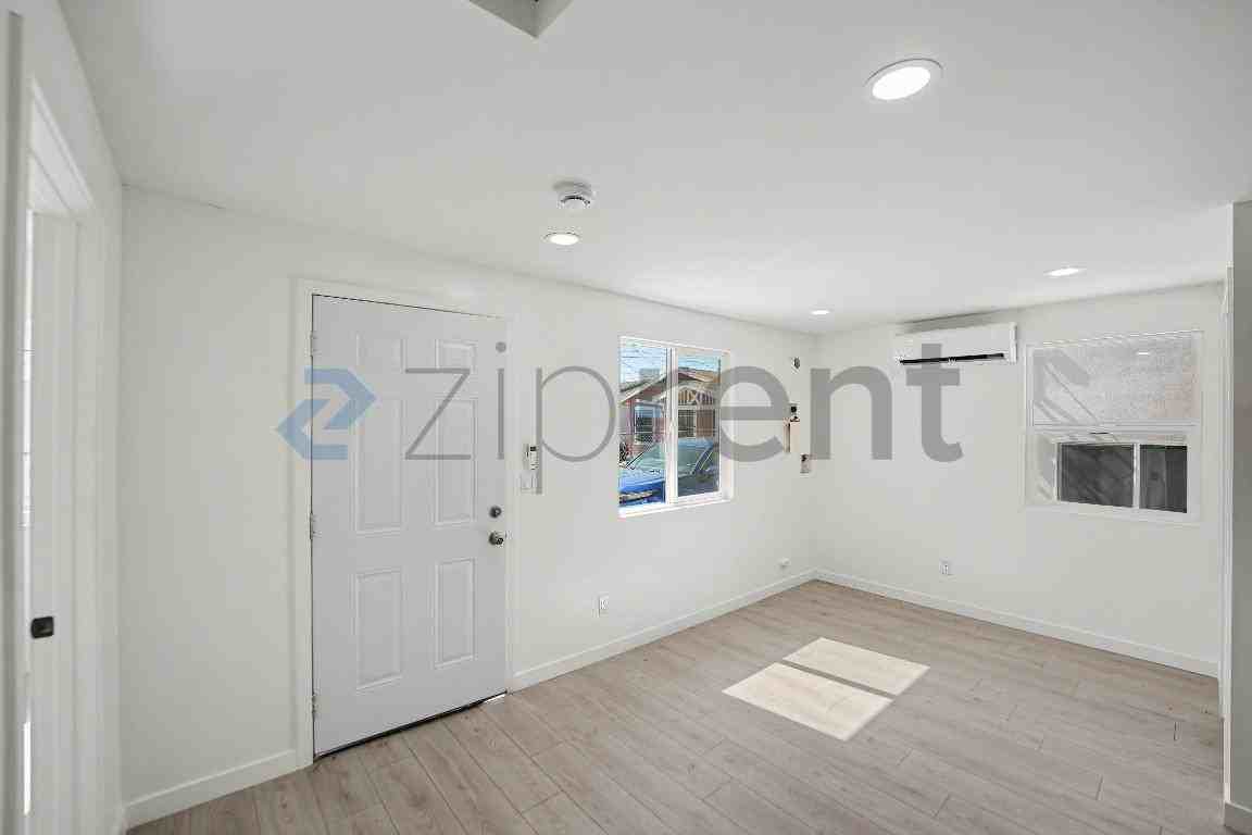 845 1/2 W 76th St - Photo 6 of 8
