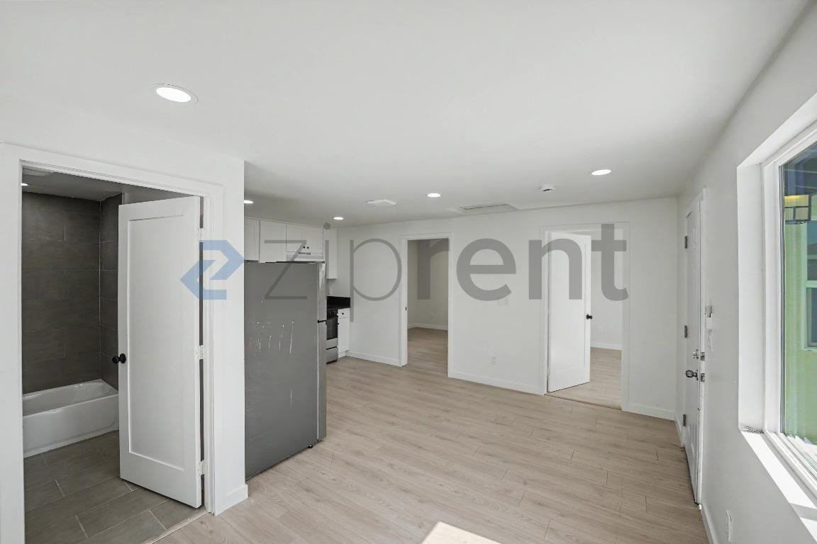 845 1/2 W 76th St - Photo 7 of 8