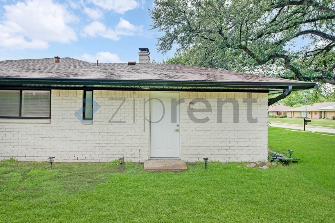 2720 Westridge Dr - Photo 2 of 16