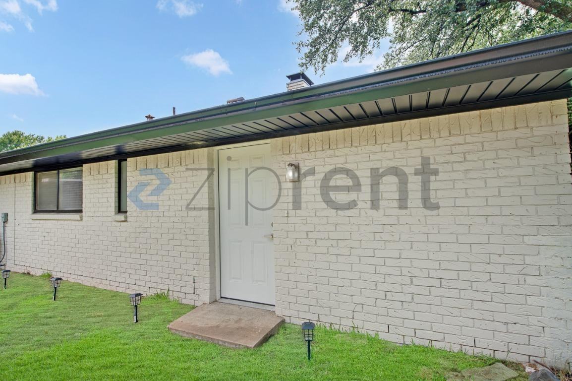 2720 Westridge Dr - Photo 4 of 16