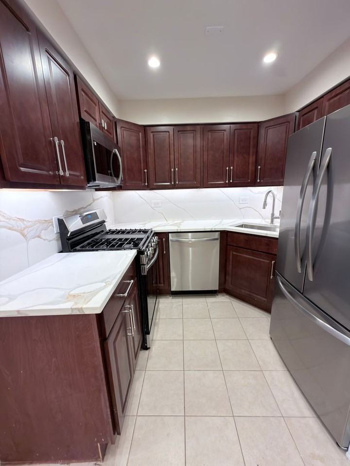 440 N State St #2G - Photo 5 of 22