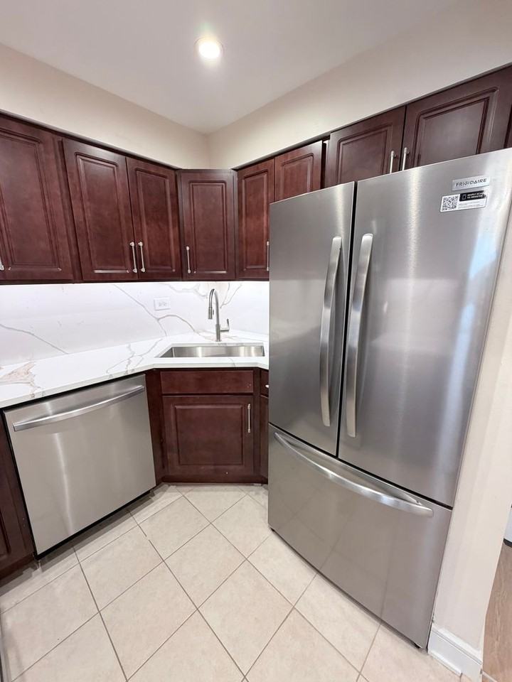 440 N State St #2G - Photo 7 of 22