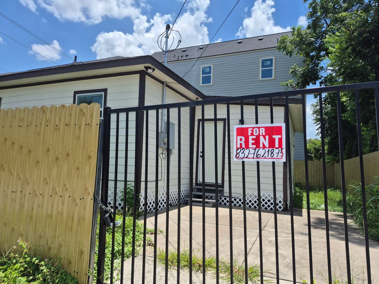 1219 Gregg St - Photo 2 of 20